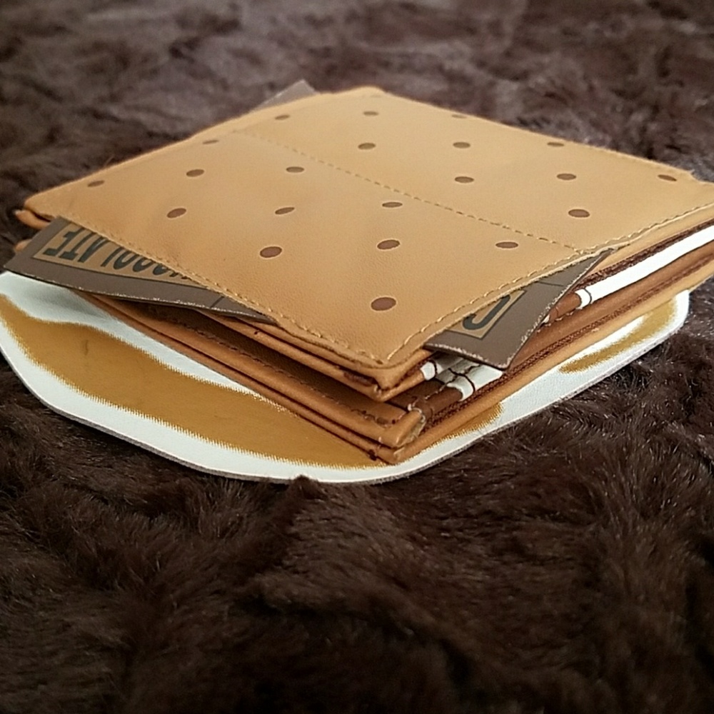 Claire's S'mores Wallet
